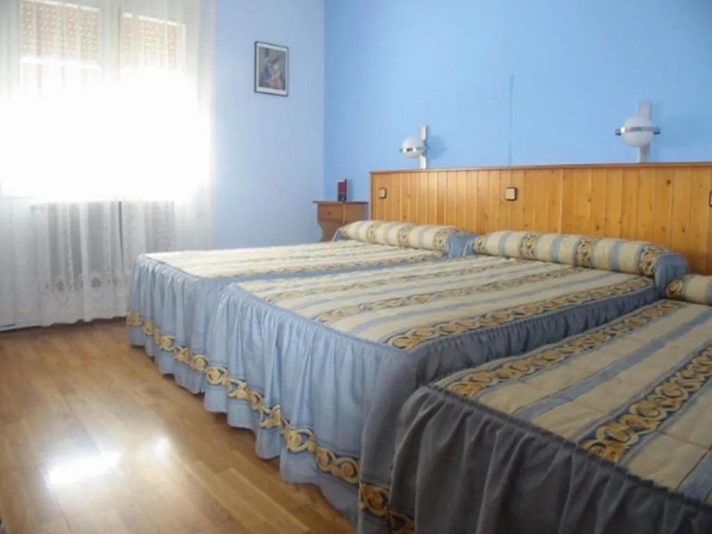 Habitación Doble con cama supletoria - 1 o 2 camas — Hotel Navarro