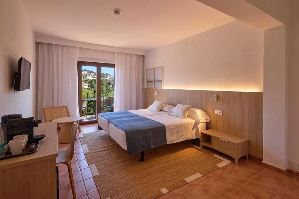 Camera doppia Superior con balcone — Hotel Navia Santa Ponsa - Adults Only