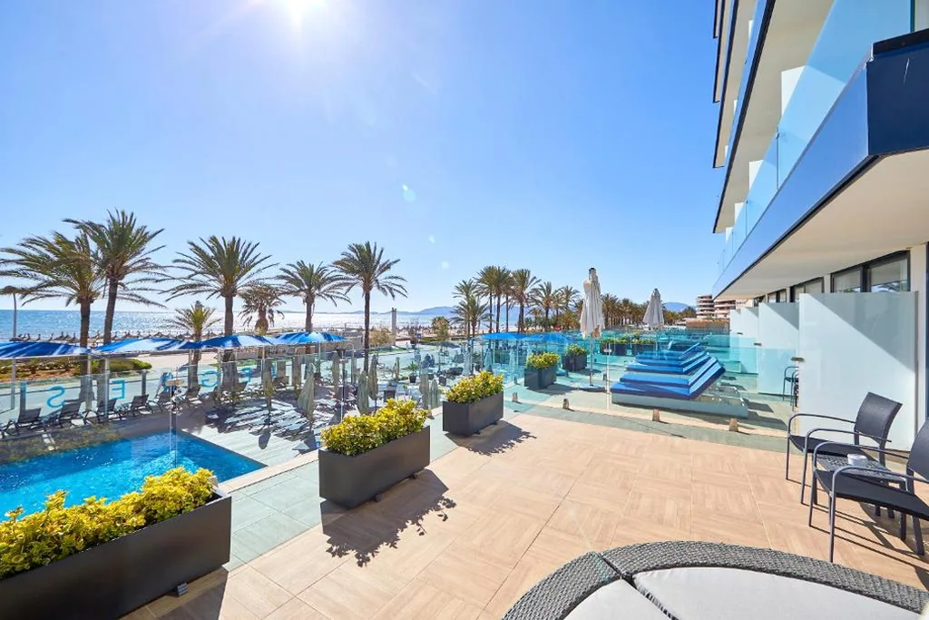 Camera matrimoniale con terrazza e vista panoramica sul mare — Hotel Negresco - Adults Only