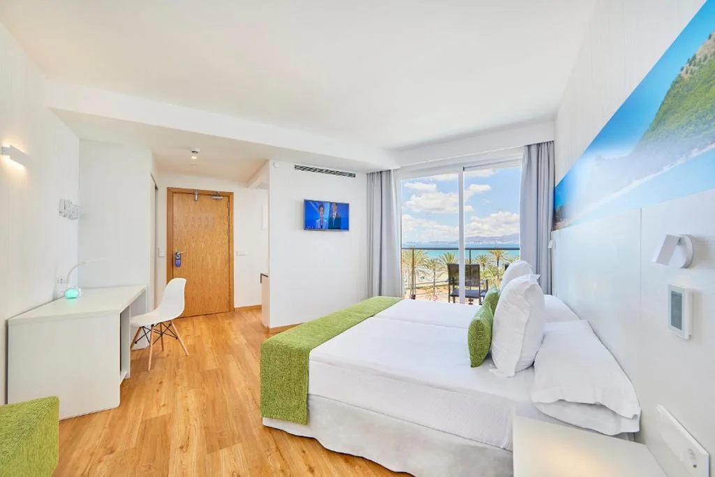 Camera matrimoniale Superior con vista laterale sul mare - 1 o 2 letti — Hotel Negresco - Adults Only