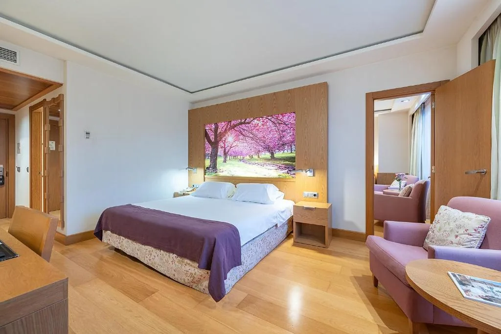 Quarto Familiar (2 adultos e 2 crianças) — Hotel Nelva
