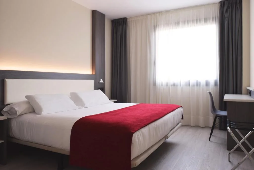Kamer met extra groot bed — Hotel New Bilbao Airport