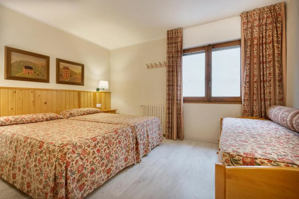 Camera doppia con letto supplementare (3 adulti) — Hotel Nievesol