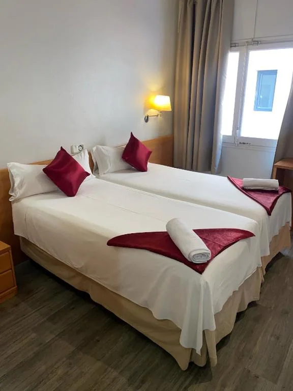 Doppelzimmer mit 2 Betten — Hotel Norai