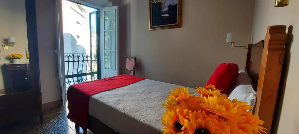 Quarto Individual — Hotel Noucentista