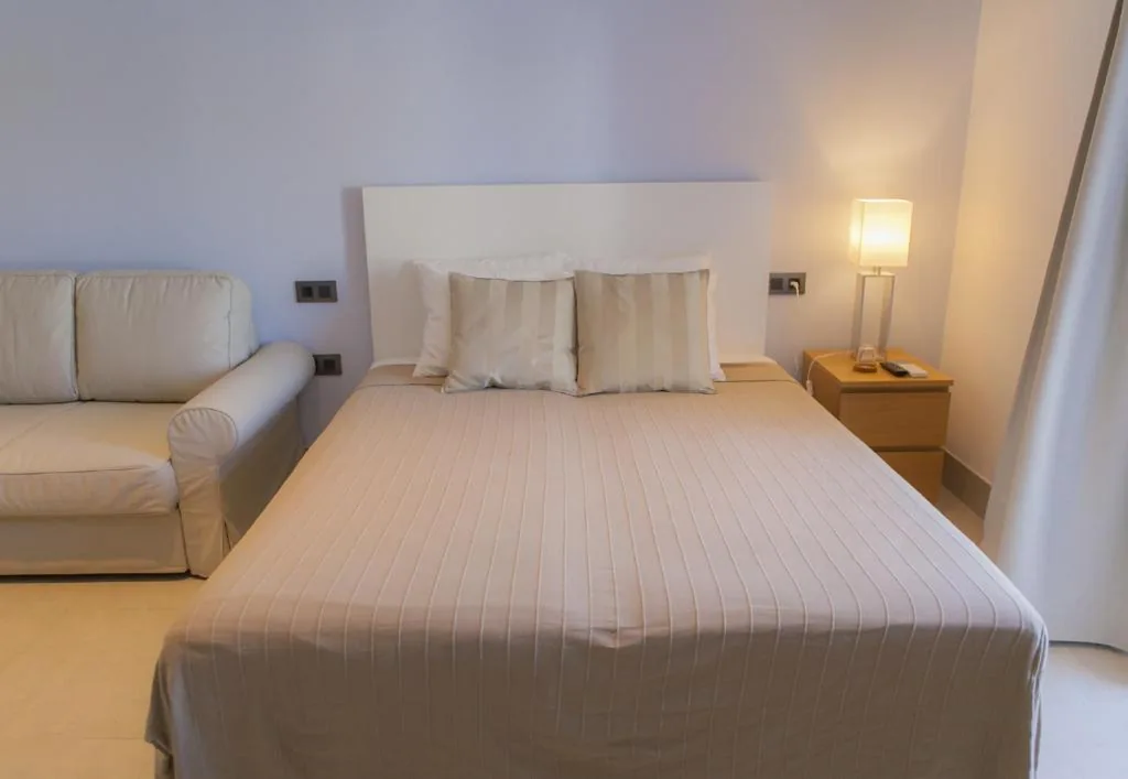 Quarto Triplo adaptado para pessoas com mobilidade reduzida — Hotel Novomar