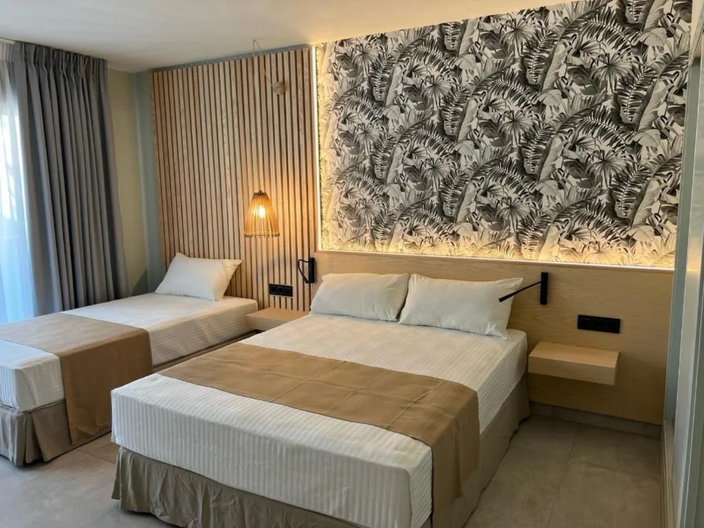 Habitación Triple — Hotel Noy