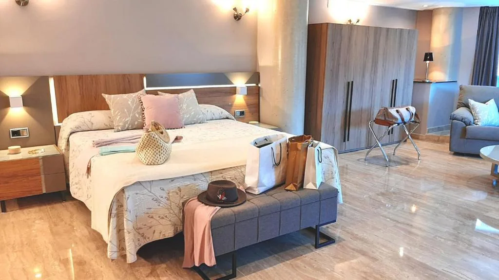 Deluxe King Suite — Hotel Nueva Plaza