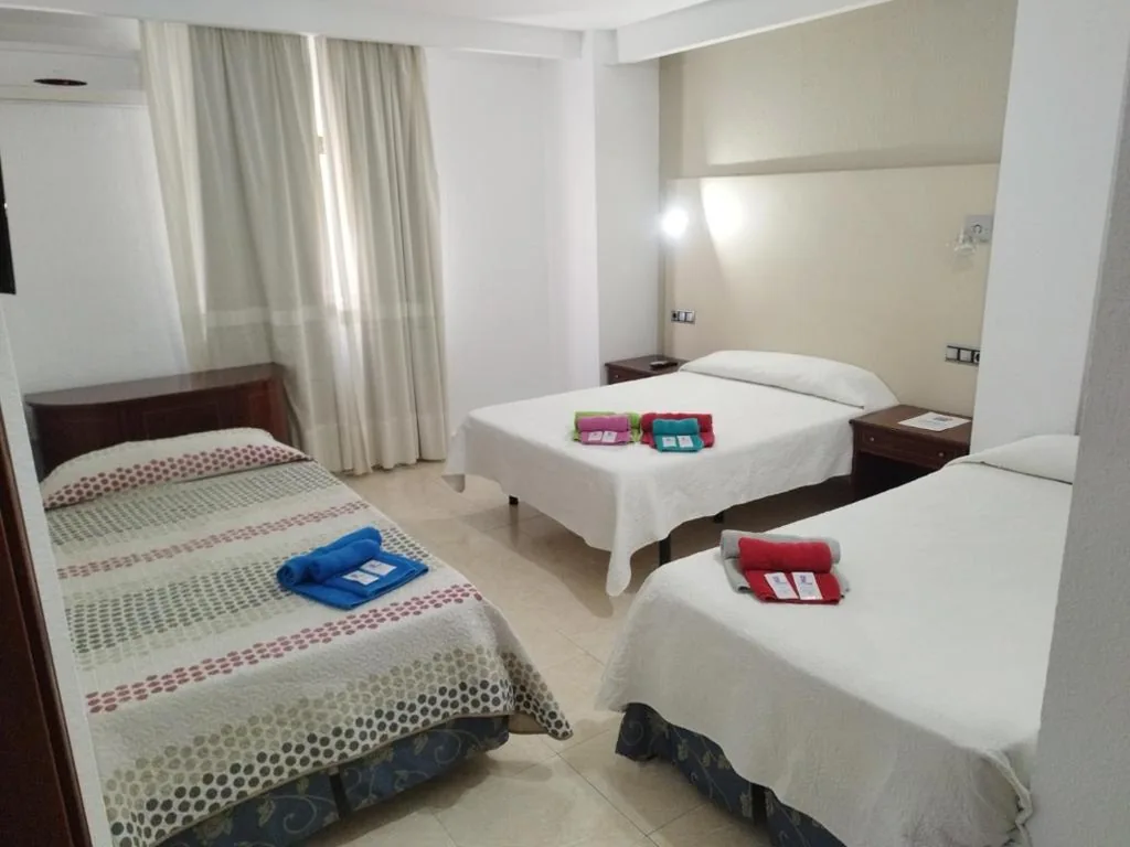 Standard-Vierbettzimmer — Hotel Nuevo Ara