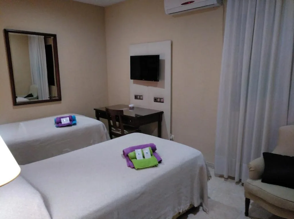 Doppelzimmer mit 2 Betten — Hotel Nuevo Ara