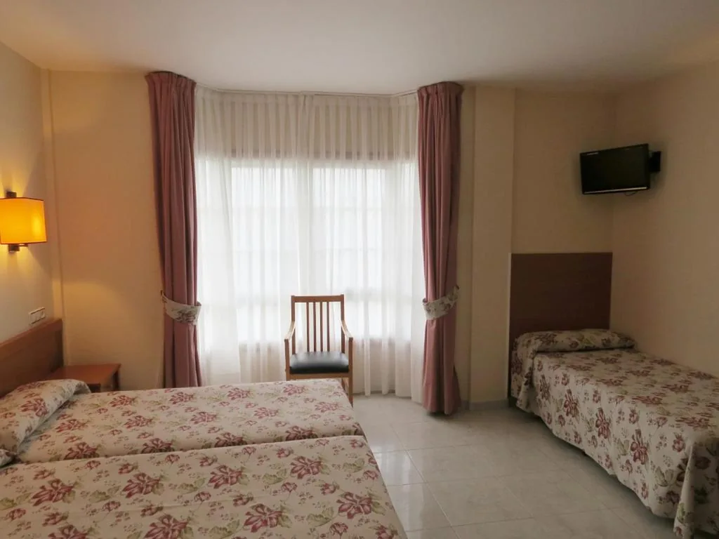 Quarto Triplo (3 adultos) — Hotel Nuevo Lanzada