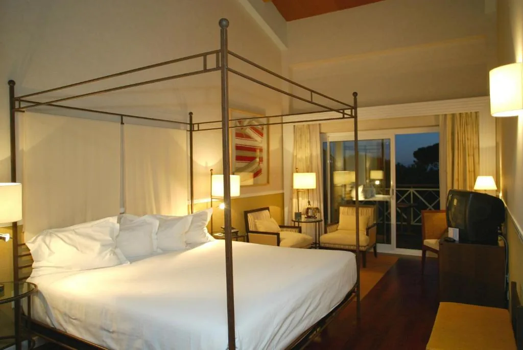 Chambre Double - 1 très grand lit — Hotel Nuevo Portil Golf