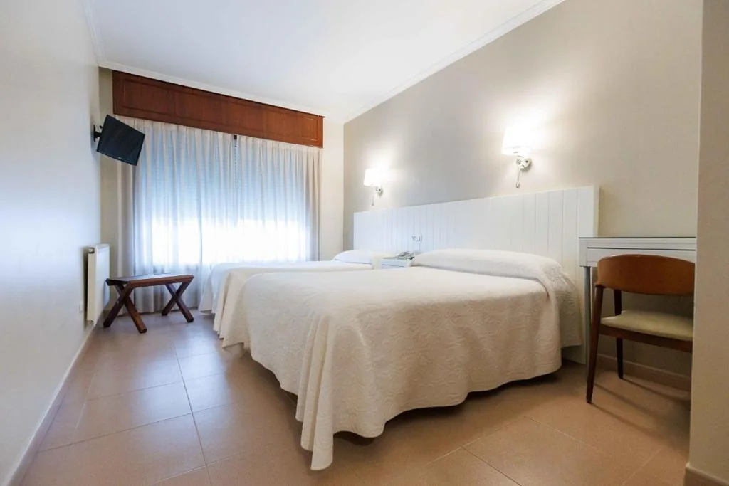 Quarto Duplo adaptado para pessoas com mobilidade reduzida — Hotel O Cruceiro