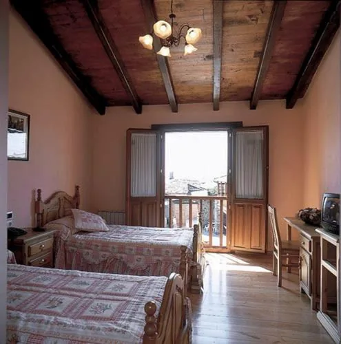Double Room with Private Bathroom - 2 Beds — Hotel O Forno