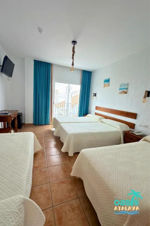 Quarto Familiar (3 adultos + 1 criança) — Hotel Oasis Atalaya