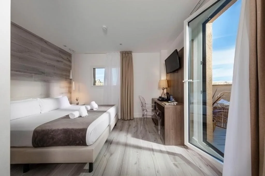 Habitación Superior con terraza - Sin vistas — Hotel Oasis