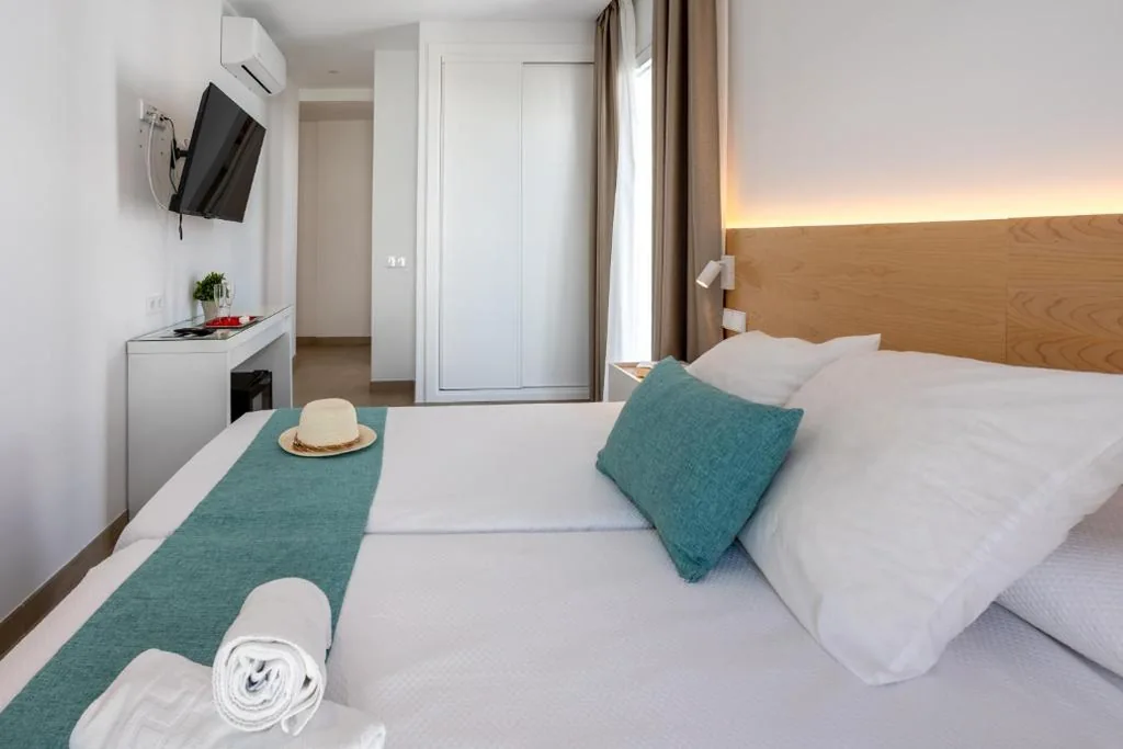 Camera doppia con balcone - 1 o 2 letti — Hotel OASIS CENTRO