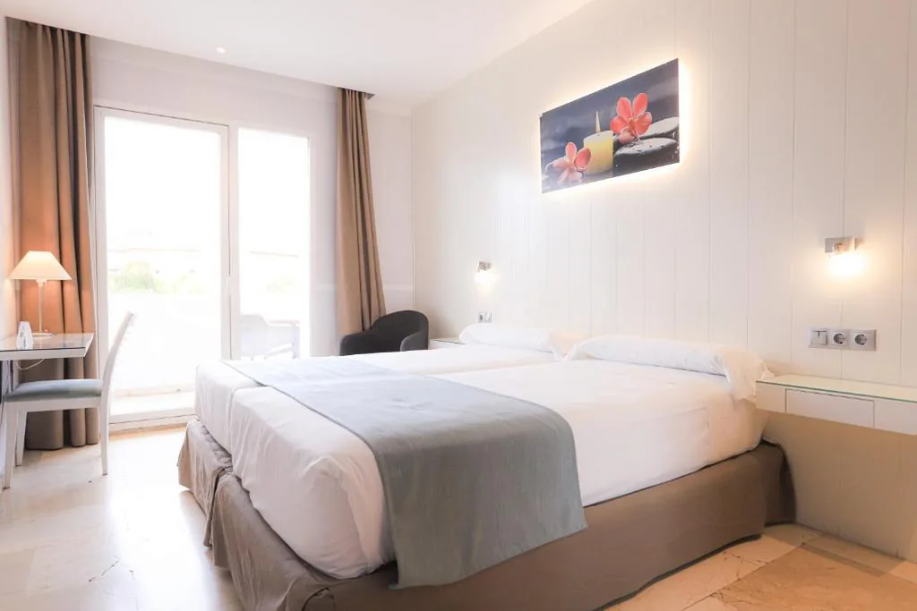 Doppelzimmer mit Balkon und Parkplatz - 1 oder 2 Betten — Hotel Oasis con parking incluido