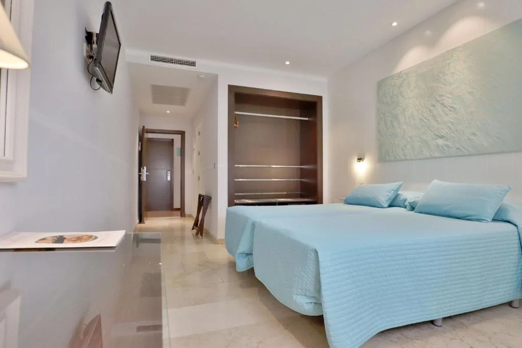 Doppelzimmer mit Parkplatz - 2 Betten — Hotel Oasis con parking incluido