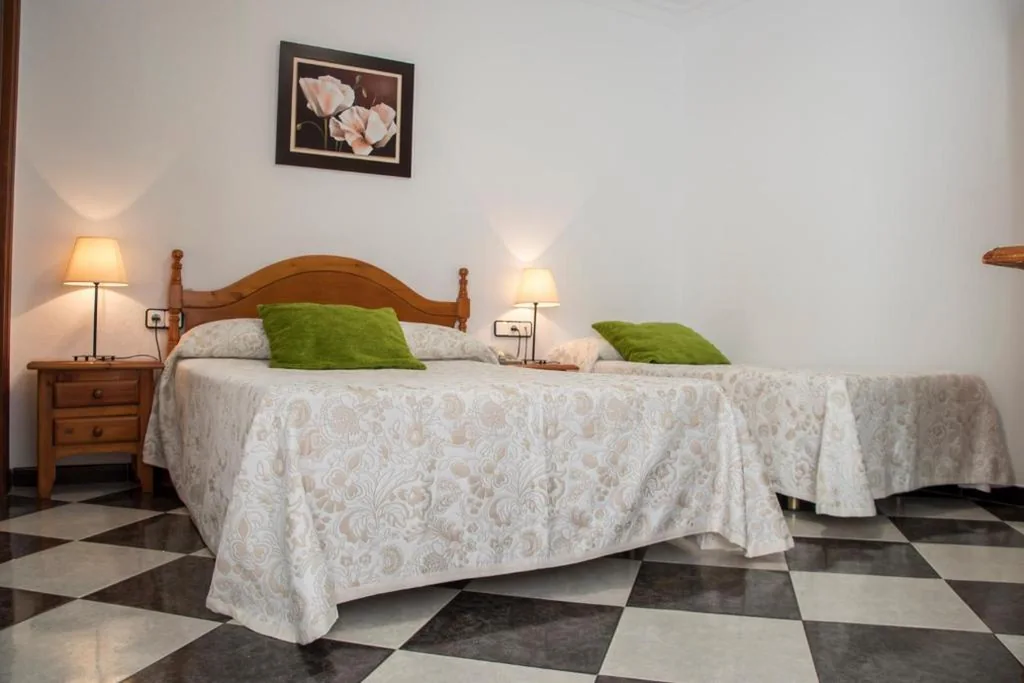 Quarto Triplo — Hotel Oasis