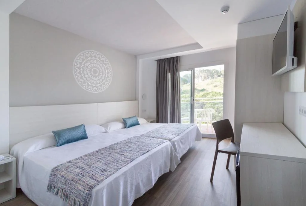 Habitación Cuádruple Estándar — Hotel Oasis Park Splash