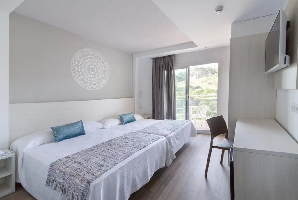 Habitación Triple (3 adultos) — Hotel Oasis Park Splash