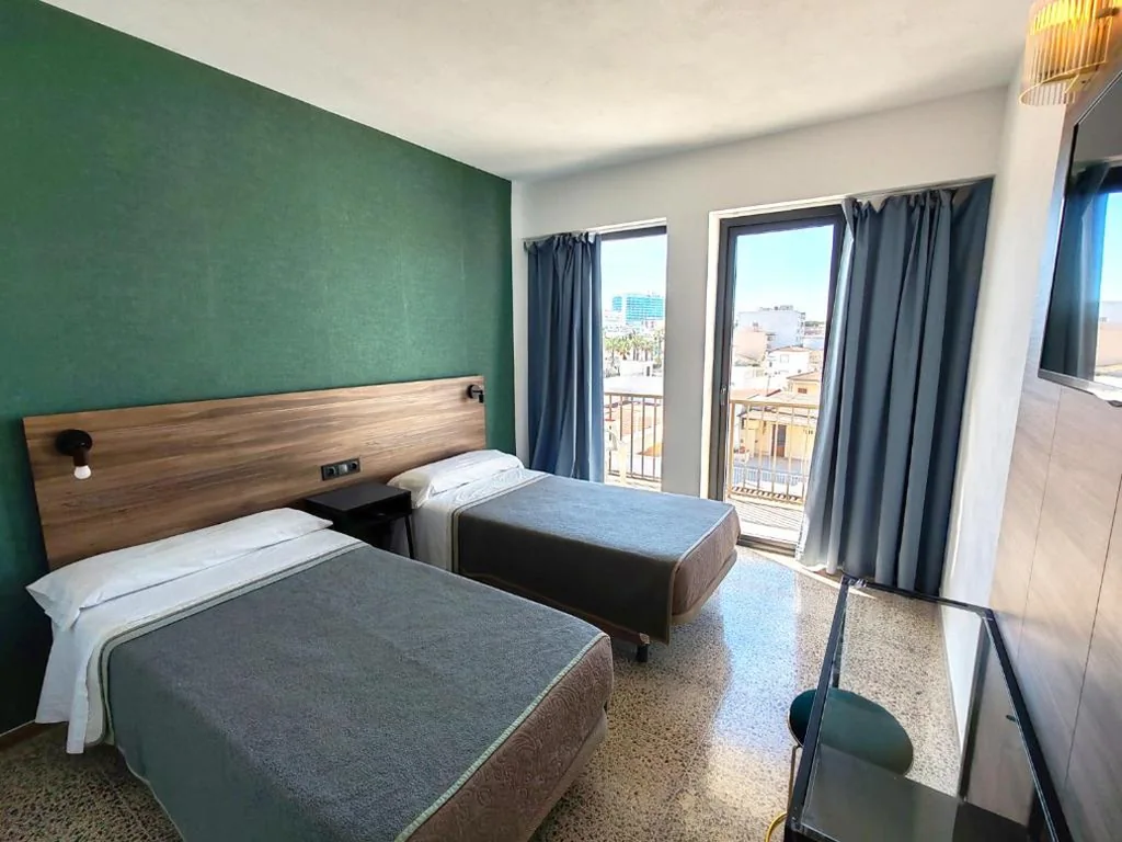 Habitación con vistas a la ciudad - 2 camas — Hotel OCTOPUS
