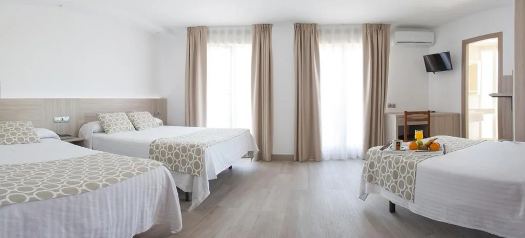 4人部屋 — Hotel Olympia Ronda II