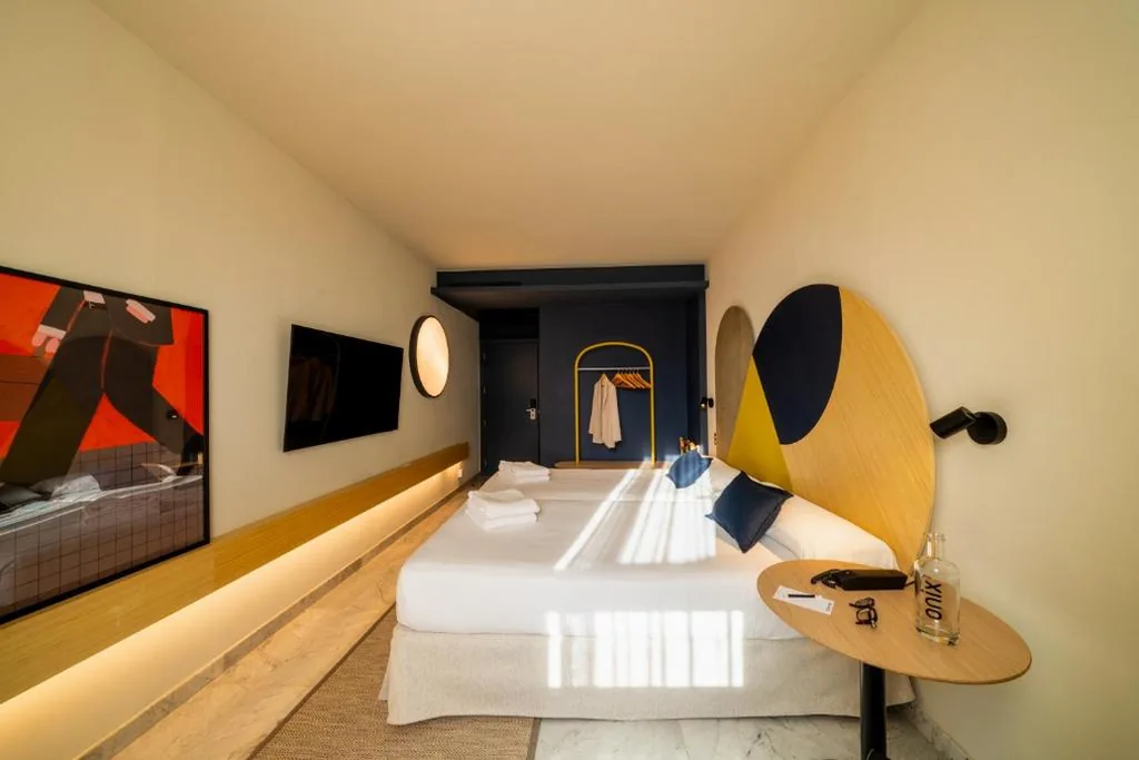 Quarto Duplo com varanda (2 adultos) - 2 camas — Hotel Onix Fira