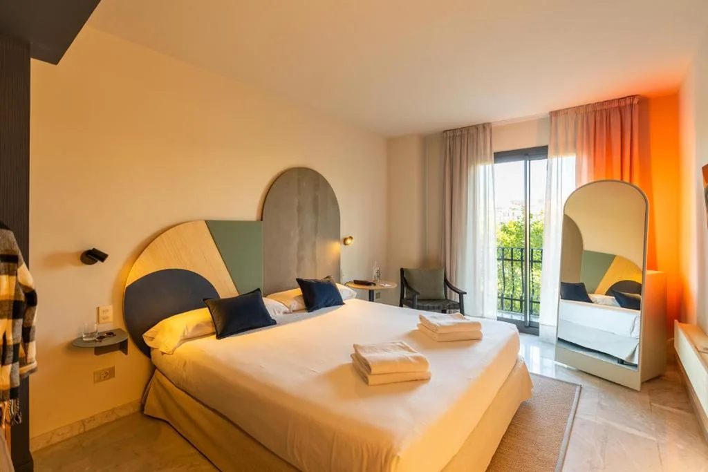 Quarto Duplo com varanda e vista para o parque — Hotel Onix Fira