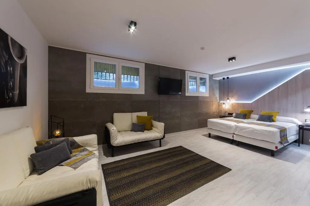 Habitación Familiar en la planta baja — Hotel Onyarbi