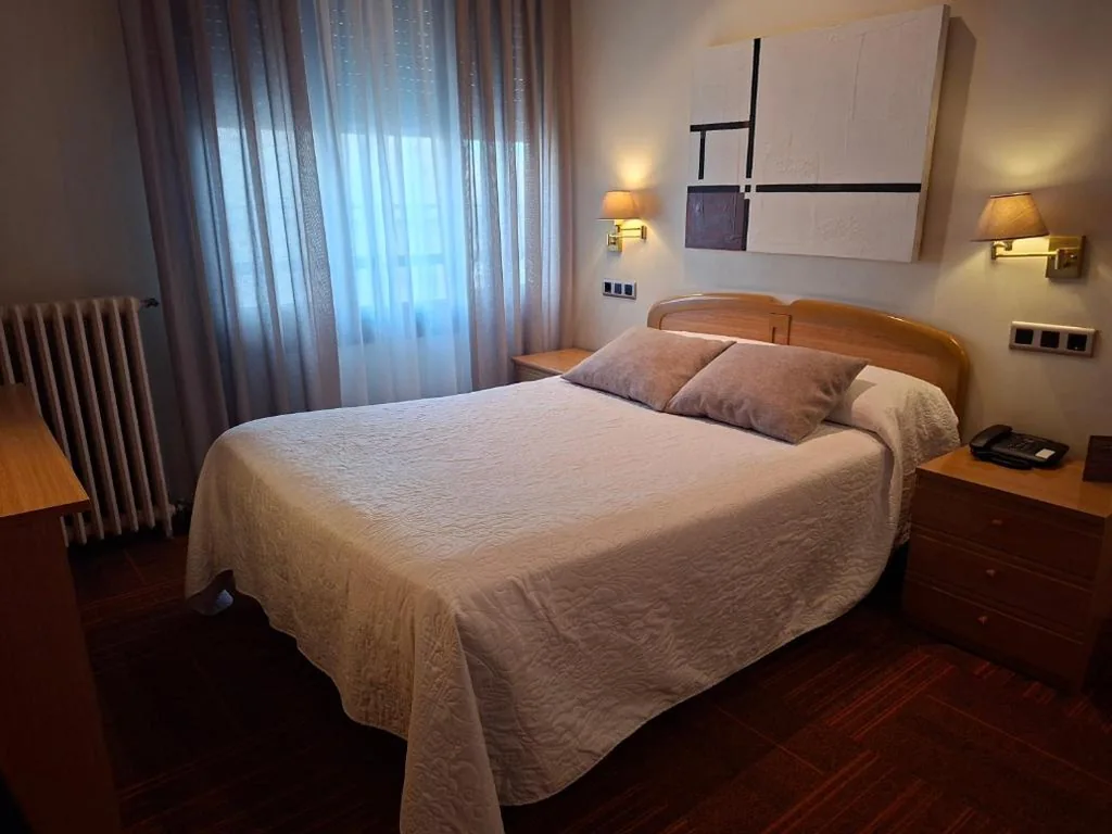 スモールダブルルーム（シングルベッド1台または2台） — Hotel Oriente
