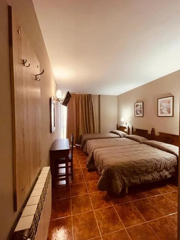 Habitación Triple (3 adultos) — Hotel Orla