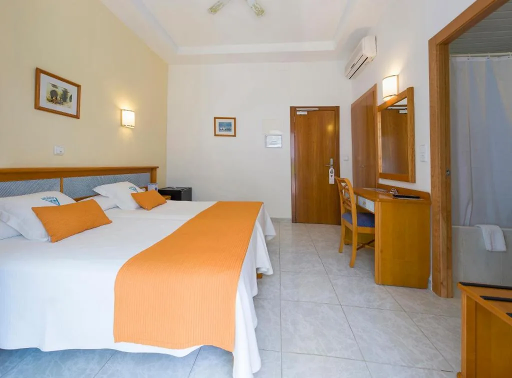 Doppelzimmer mit Gartenblick — Hotel Osiris Ibiza