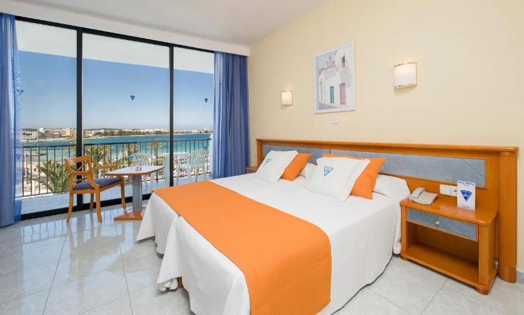 Doppelzimmer mit Meerblick — Hotel Osiris Ibiza
