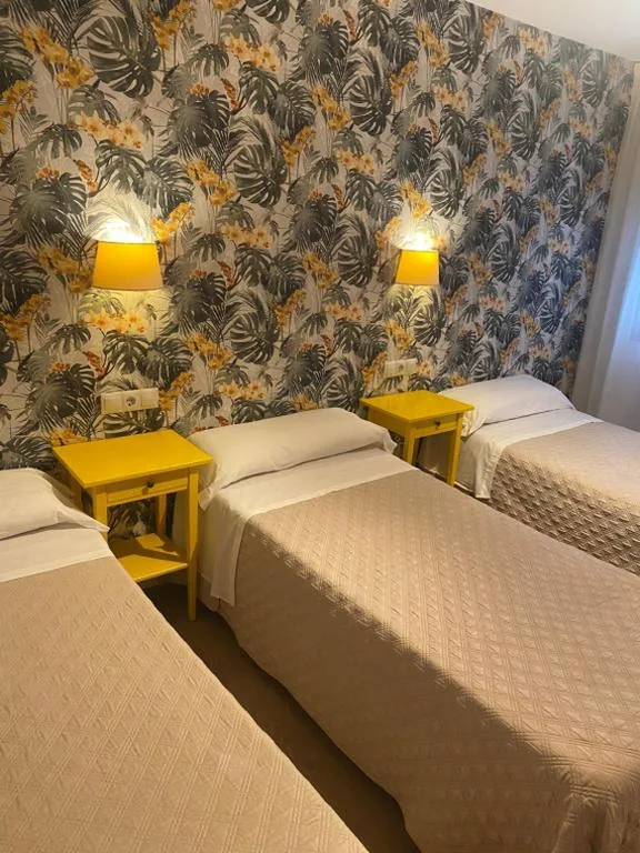 Habitación Triple — Hotel Ovetense