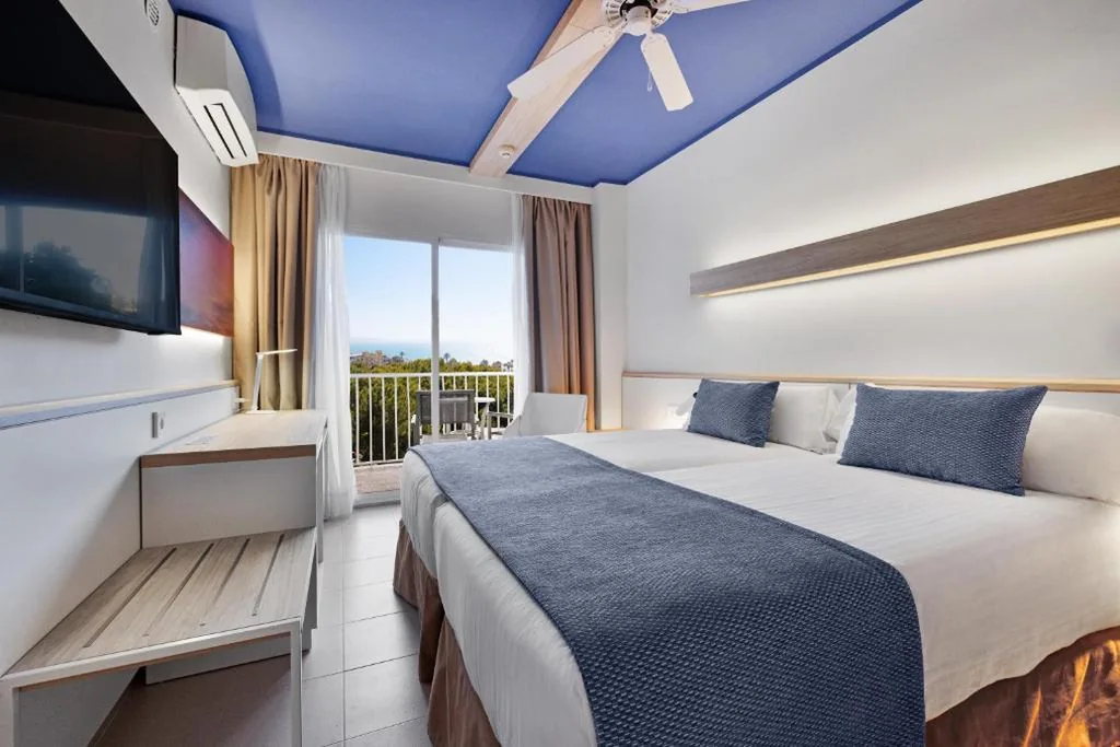 Camera doppia con balcone e vista sul mare — Hotel Pabisa Sofia