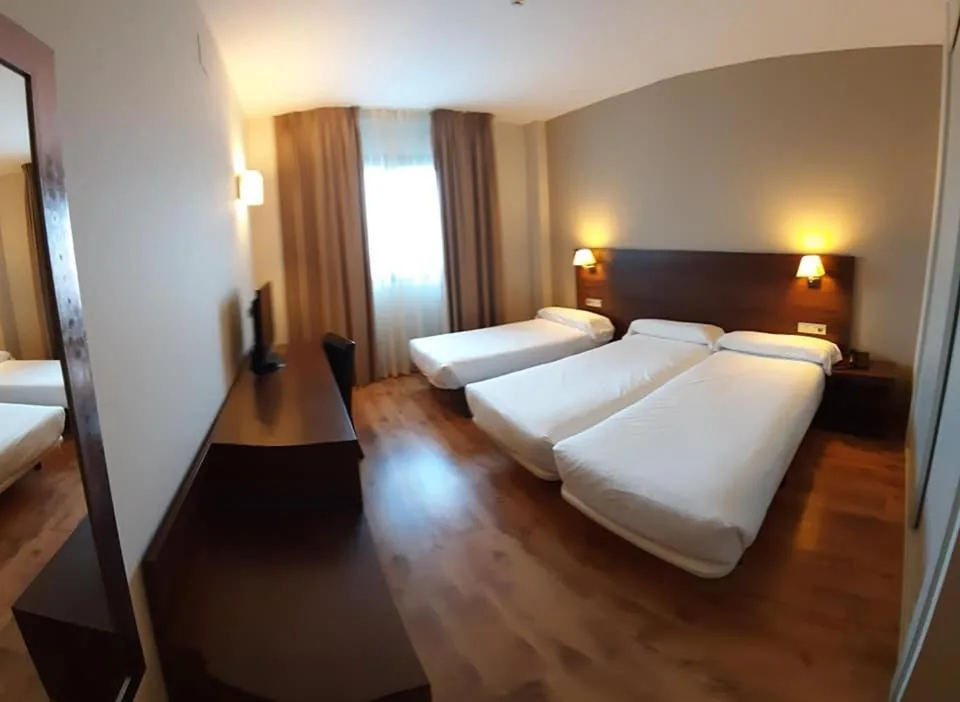 Dreibettzimmer — Hotel Pago del Olivo