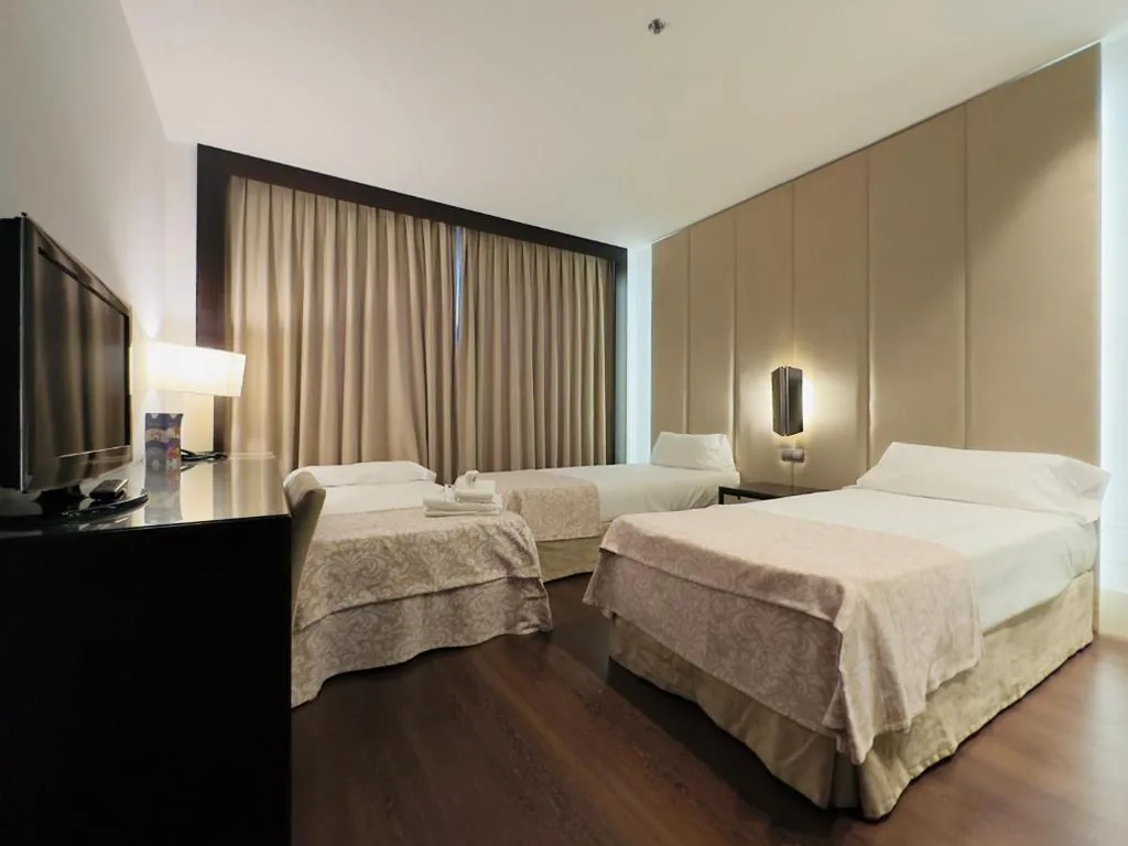 Tweepersoonskamer met extra bed — Hotel Palacio Albacete & SPA