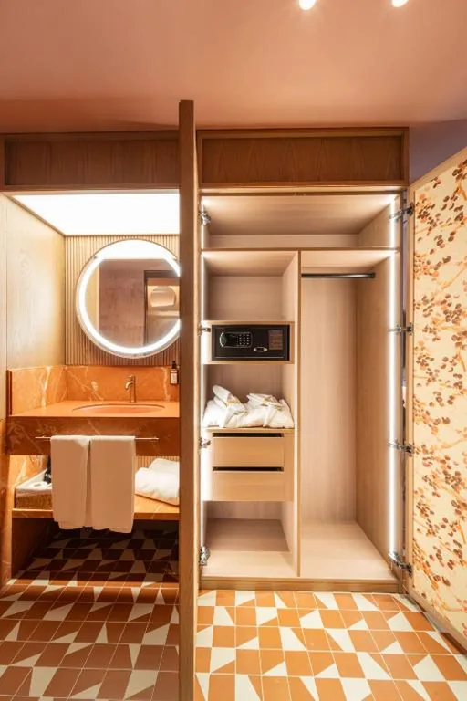 King Room - Gallery — Hotel Palacio Bellas Artes San Sebastian, Curio Collection by Hilton