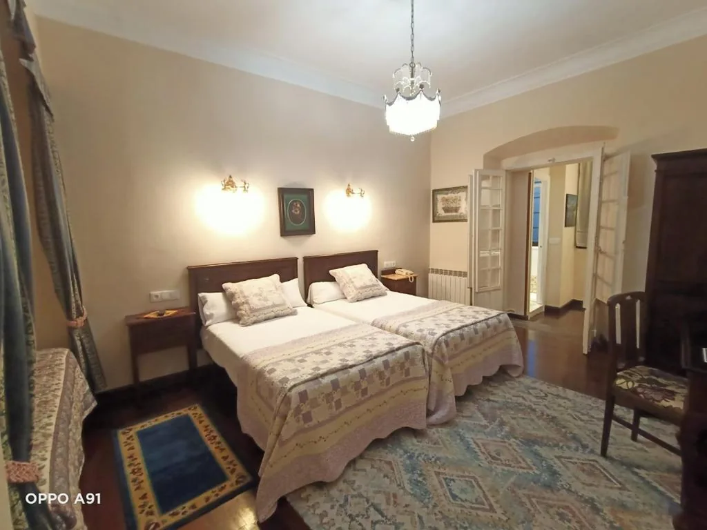 トリプルルーム — Hotel Palacio Carlos I