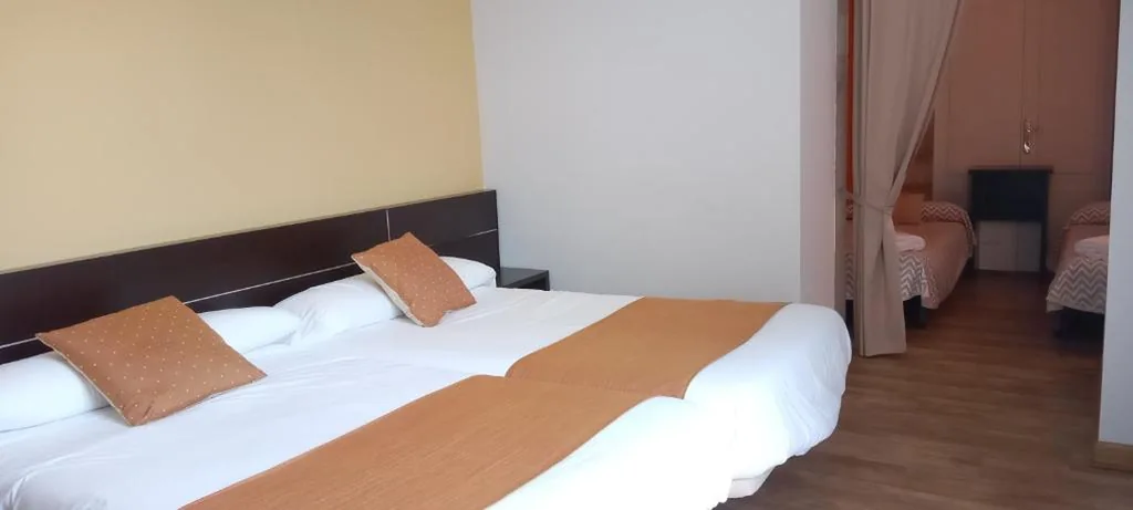 ファミリールーム（大人2名と子ども2名） — Hotel Palacio de Garaña
