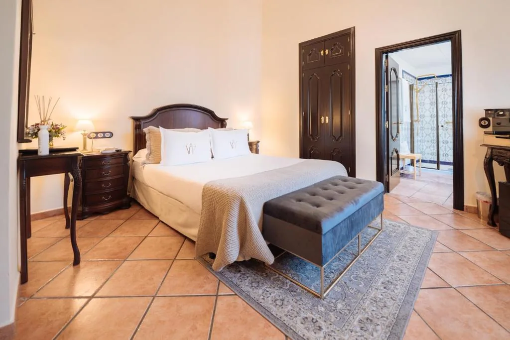 Habitación Doble Básica — Hotel Palacio de Hemingway