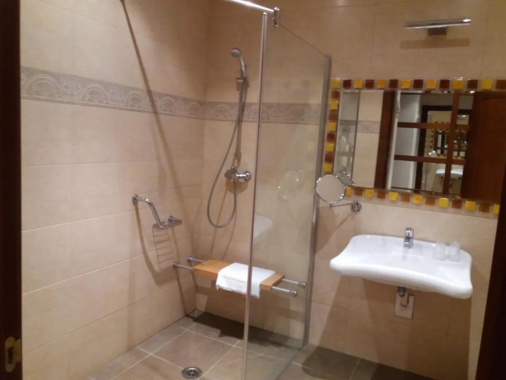 Camera Matrimoniale adattata per persone con disabilità - 2 letti — Hotel Palacio de la Magdalena