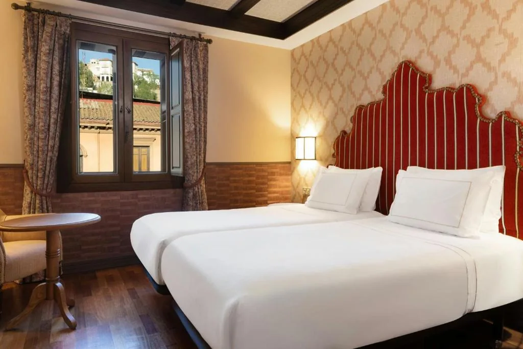 Quarto Duplo Standard - 2 camas — Hotel Palacio de Santa Paula, Autograph Collection