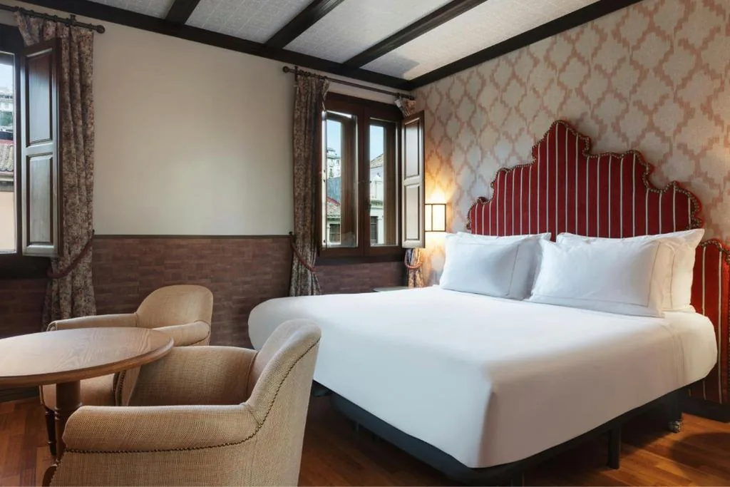 Quarto Standard - Cama extragrande — Hotel Palacio de Santa Paula, Autograph Collection
