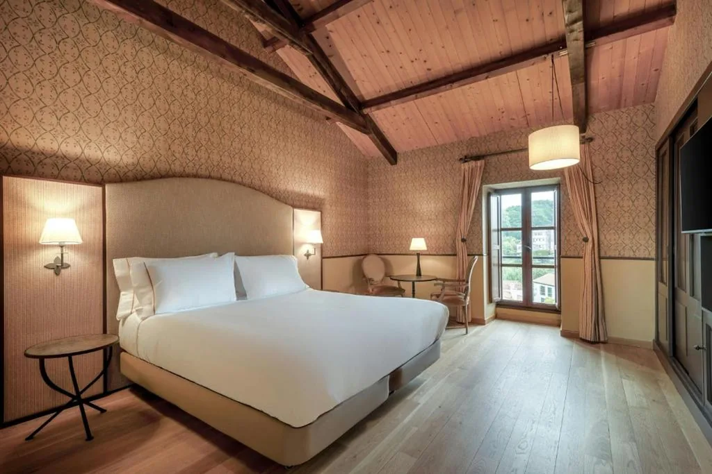 Habitación Deluxe con cama extragrande — Hotel Palacio del Carmen, Autograph Collection
