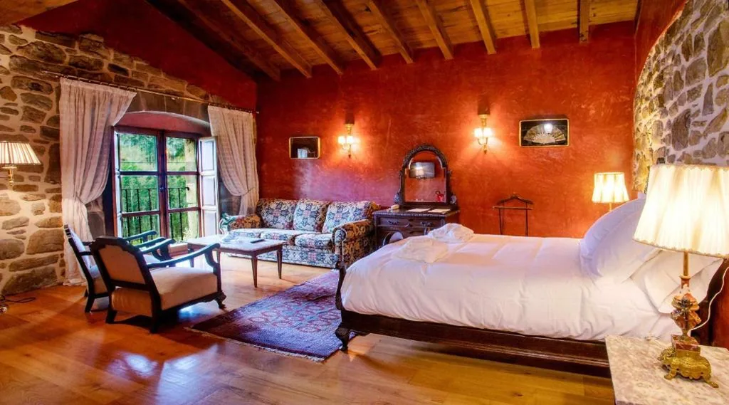 Suite con vasca idromassaggio — Hotel Palacio La Cajiga