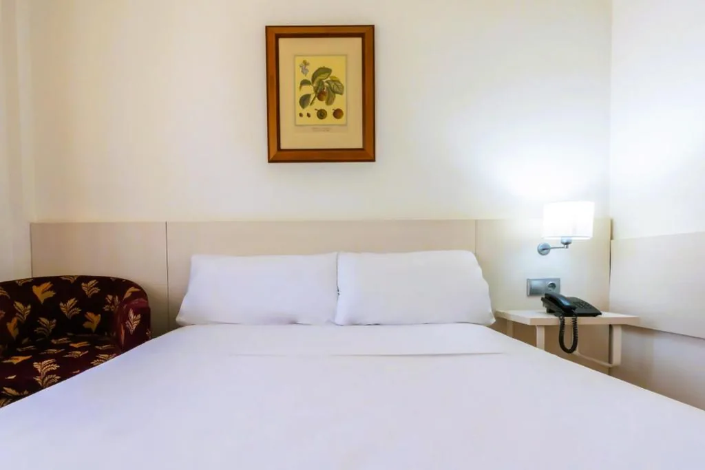Quarto Básico 1 — Hotel Palacios