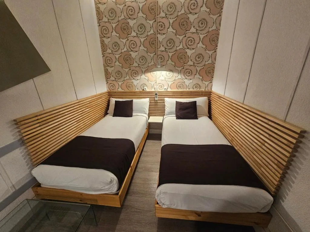 Habitación Doble interior con baño privado - 2 camas — Hotel Palermo